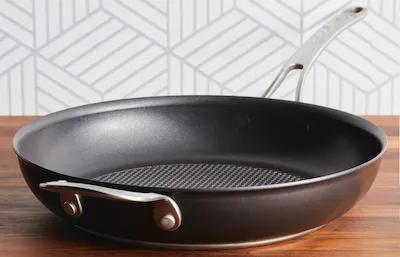 handles design of anolon x hybrid pan