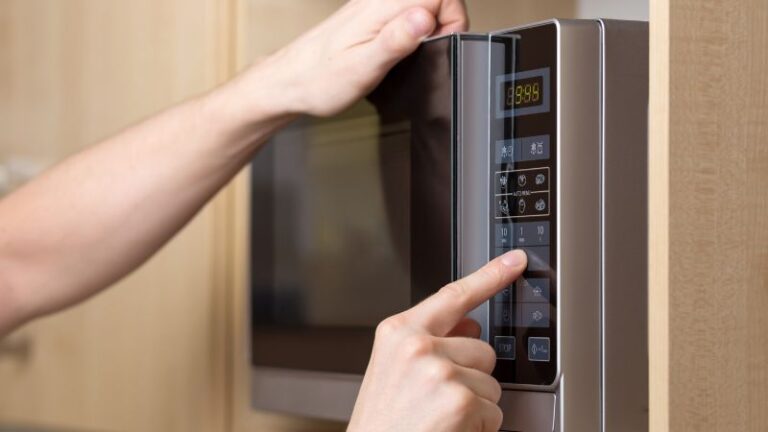 How to Set the Clock on Hamilton Beach Microwave